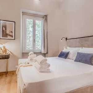 https://queen-of-luxury-rooms.it-romehotels.com