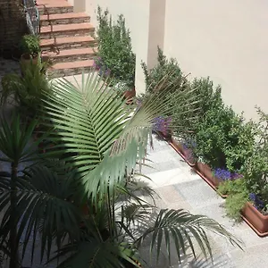 2* Pensión Il Giardino Segreto